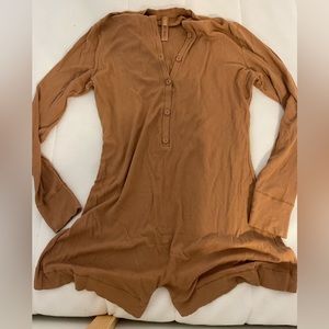 SKIMS Soft Lounge Button Up Henley Onesie in Camel (NOT SHAPEWEAR)